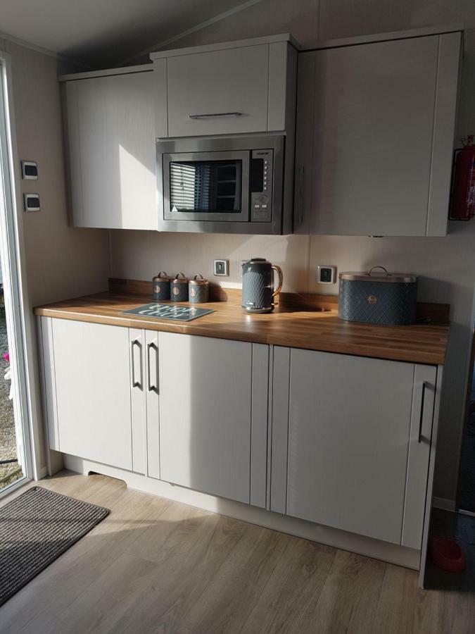 Dees Hot Tub Breaks At Tattershall Lakes Jet Ski 4 ภายนอก รูปภาพ